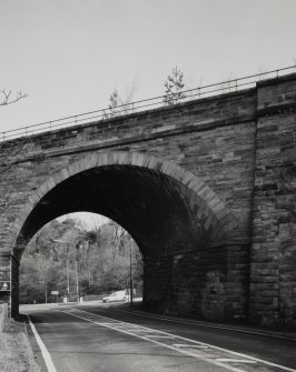 Detail of skewed arch at SE end of viaduct