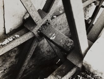 Detail of wooden axle.