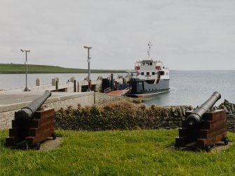 View from the West of the jetty with ferry in Balfour harbour