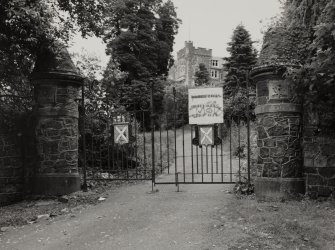 Bute, Port Bannatyne, Kyles of Bute, Hydropathic.
General view of gateway.