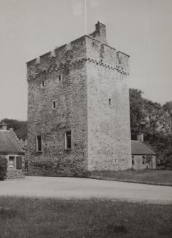 Kames Castle.
General view of tower from South-East.