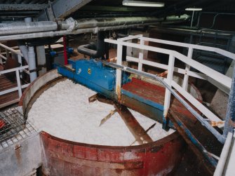 Detail of Floatation Vat No.4, in which Calcium Alginate pulp is first squeezed by a dejuicer, and then allowed to float on the surface of the vessel and swept off by rotating paddles