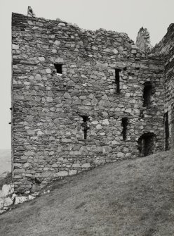 Castle Sween.
General view of West wall of kitchen tower.