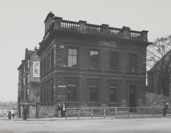 Glasgow, Rutherglen, 1 Glasgow Road, City of Glasgow Bank.
General view from East.