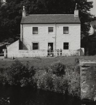 Ardrishaig, Crinan Canal, Lock 3.
View from East of house.