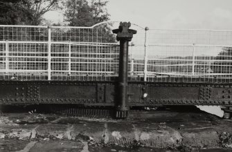 Crinan Canal, Oakfield Bridge.
Detail of gearing.