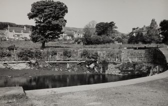 Ardrishaig, Crinan Canal, Basin.
View of basin between locks 1 and 2 drained for repairs.