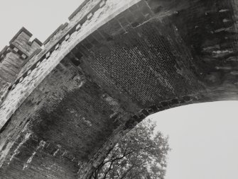 Creagan Viaduct.
Detail of brick lining of South arch over road.