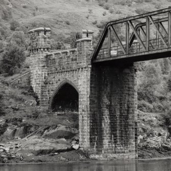 Creagan Viaduct.
Detail of arch and crenellation of North arch.