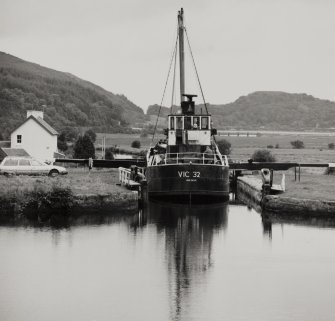 Crinan Canal, Dunardry Locks.
General view of Puffer Vic 32 passing through Dunardry Locks.