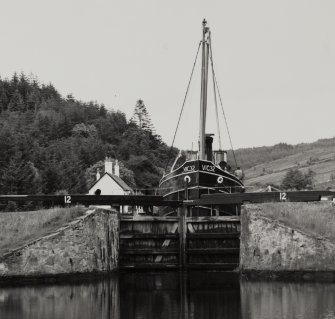 Crinan Canal, Dunardry Lock 12.
General view showing Puffer Vic 32 .