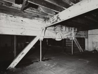 Glasgow, 13-23 Tradeston Street, Randolph & Elder Engine Works, interior.
Gallery construction, West range, detail of additional straining unit and strutting to gantry (within gallery).