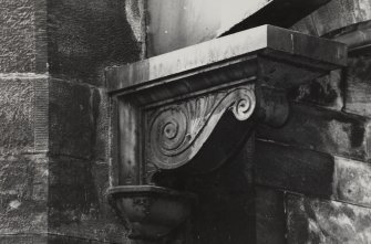 Glasgow, St. Enoch Station.
Detail of carved corbel on South wall in South train shed.