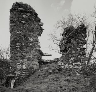 Finchurn Castle.
View of North-East wall.