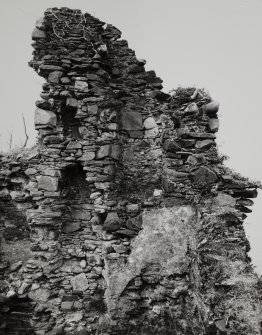 Fraoch Eilean Castle.
Detail of West gable and corbelling of East end.