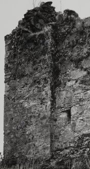 Fraoch Eilean Castle.
View of pilaster buttresses.