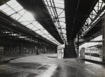 Interior.
View of platform.