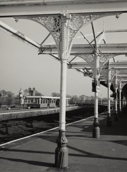 View of cast-iron columns on Platform 1.