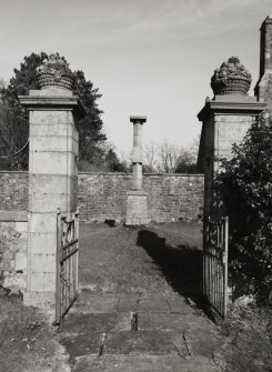 Detail of gatepiers from East.