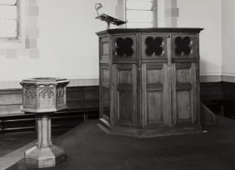 Interior.
Detail of pulpit and font.
