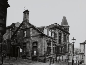 View from NW including School Wynd.