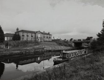 Glasgow Bridge, Forth and Clyde Canal, Swing Bridge
View showing relationship to former stables