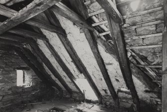 Interior.
Detail of roof structure of no 7 showing clay construction.