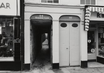 View of nos. 92, 94 High Street entrances to stair and pend.