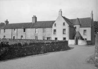 View of 1-3 North Street, Belhaven, Dunbar.