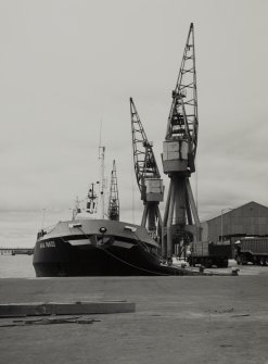 King George V Wharf, view from NE showing Stothert and Pitt travelling keyside cranes
Photographed 28 July 1987