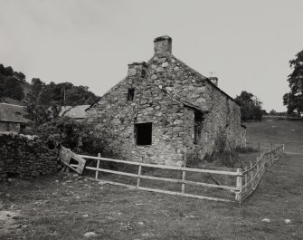 Balmacneil Farm.
General view of farmhouse from S-S-E.