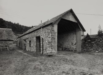 Balmacneil Farm.
View of shed from East.