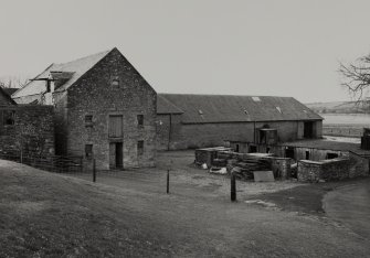 Dunning, Baldinnies Farm and Steading
View of steading from South-East.