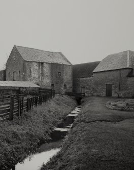 Dunning, Baldinnies Farm and Steading
View of mill and steading from North-East.