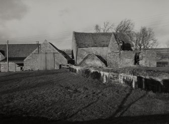 Dunning, Baldinnies Farm and Steading
View of mill and steading from South.