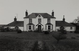 Dunning, Baldinnies Farm and Steading
View of farmhouse from South.