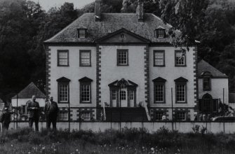 Glendoick House.
General view of principal front.