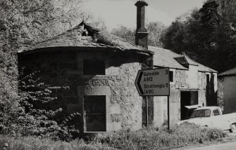 Glenfarg. The Bein Inn.
General view of steading from North.