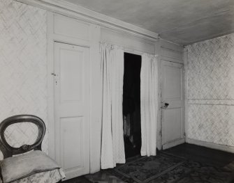 Hilton House, interior.
Detail of box-bed recess in the wall of the ground floor East apartment.