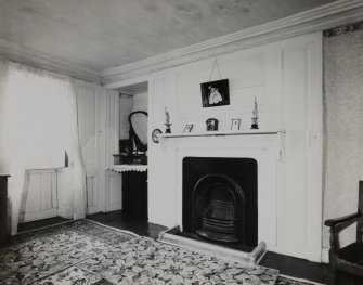 Hilton House, interior.
Detail of fireplace in West wall in the West apartment on the first floor.