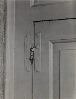 Hilton House, interior.
Detail of upper hinge in North doorway in East wall of the West apartment on the first floor.