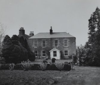 Kinross, House Adjoining The Old Manse.
General view.