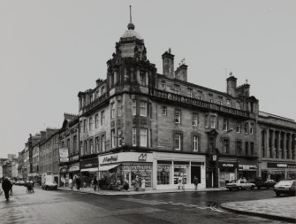 Perth, 110-112 High Street.
General view from North-West.