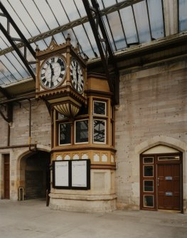Perth, Leonard Street, General Station
Platform 7:  detailed view of ornate station clock, situated on west facade of main offices, between platforms 8 & 9 (to north) and 5 & 6 (to south)
