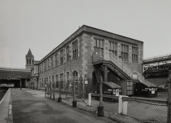 Perth, Leonard Street, General Station
Platform 4: view from north showing north end of Station offices