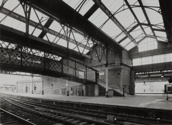 Perth, Leonard Street, General Station
Platform 4: view from north east of main footbridge to Platforms 4-9, also showing detached Station offices at south end of main island platform