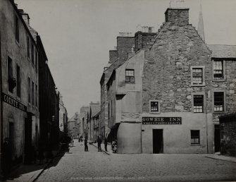 Perth, Watergate, Gowrie House.
General view of watergate and site of Gowrie House.
Insc: "Site of Gowrie House, Watergate, Perth, 6650 GWW"