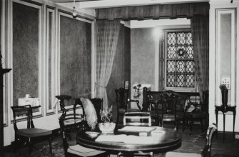 First floor, consulting room (front)
