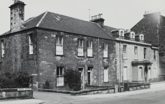 Edinburgh, Portobello, 9-11 James Street.
General view from South.