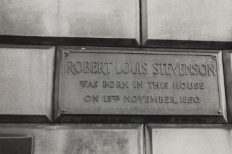 8 Howard Place.
Detail of plaque commemorating the birthplace of Robert Louis Stevenson.
